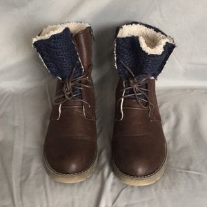 Women’s size 9 boots.